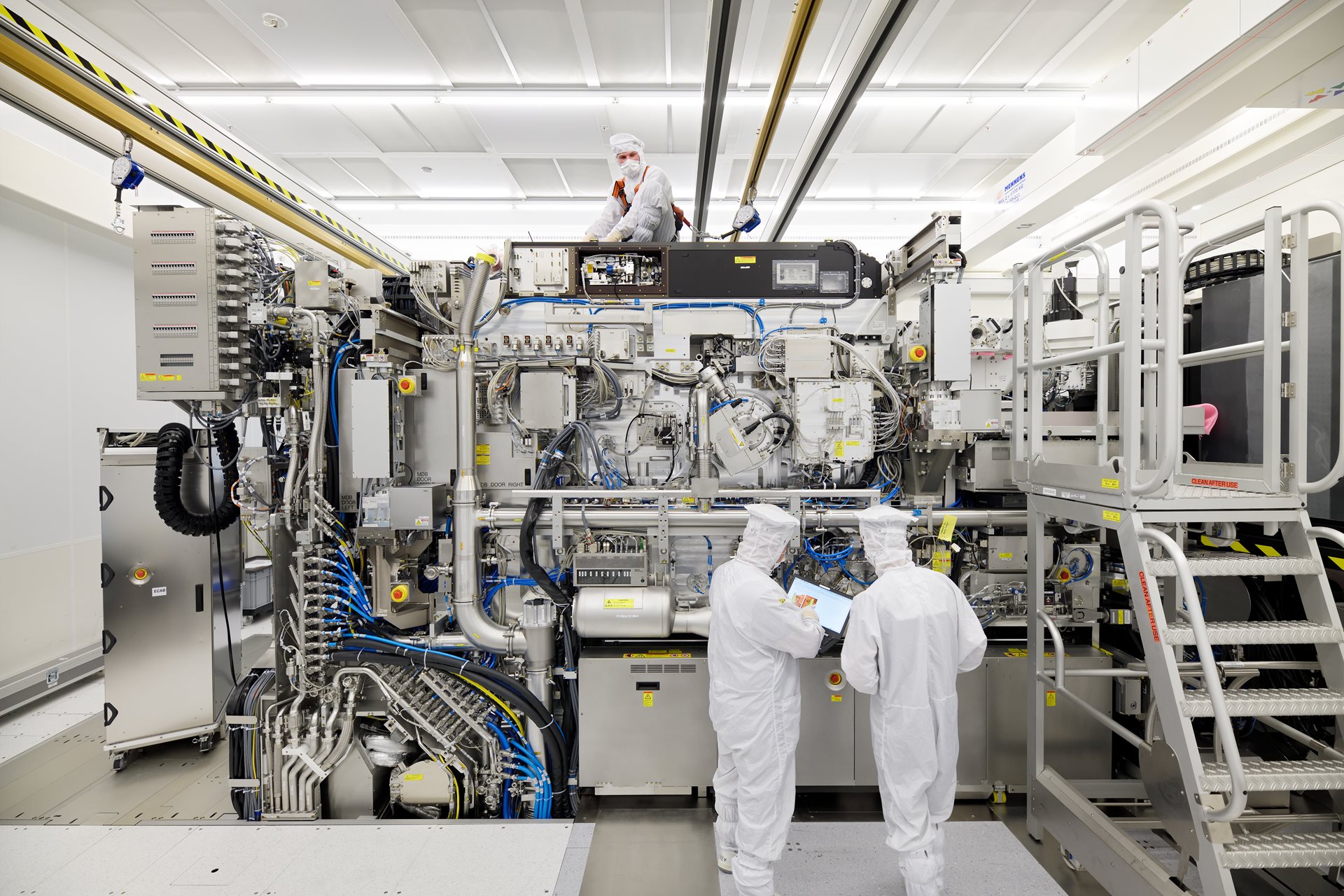 ASML cleanroom assembly ASML cleanroom assembly