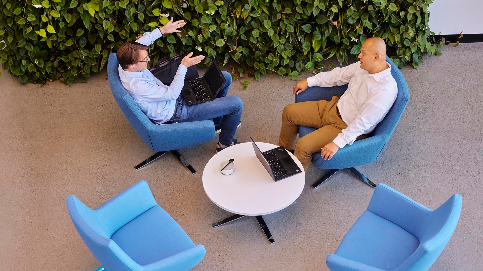 ASML Silicon Valley_Employees in lobby