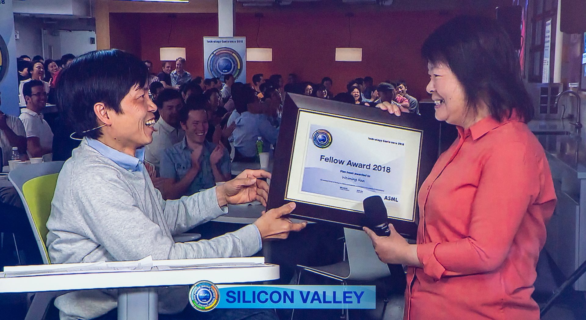 ASML fellow Weiming Ren receives her award at the ASML Technology Conference in 2018 ASML fellow Weiming Ren receives her award at the ASML Technology Conference in 2018