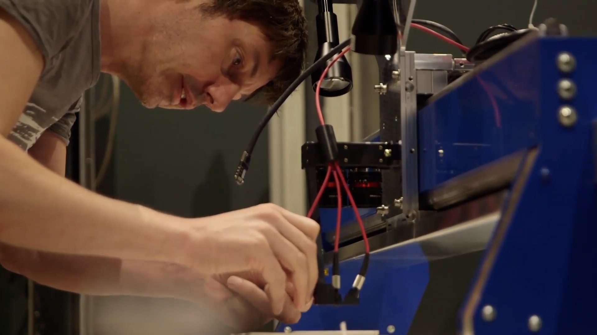 Man working on machine to help preserve Van Gogh paintings Man working on machine to help preserve Van Gogh paintings