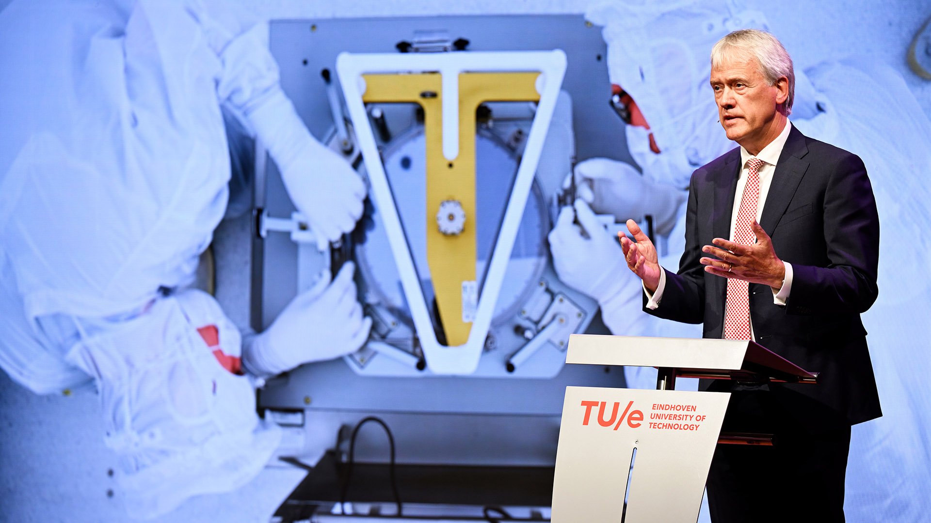 ASML’s CEO Peter Wennink delivers a speech at the Eindhoven University of Technology ASML’s CEO Peter Wennink delivers a speech at the Eindhoven University of Technology