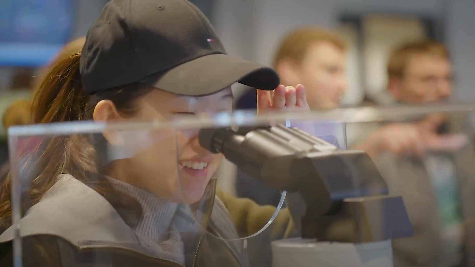 Students from RWTH Aachen view ASML's Guinness World Record-breaking smallest advertisement Students from RWTH Aachen view ASML's Guinness World Record-breaking smallest advertisement
